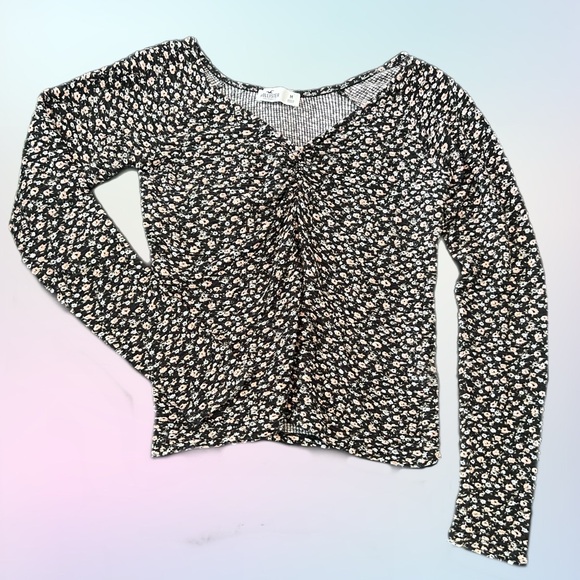 Hollister Tops - Hollister Black and White Floral Long Sleeve Top